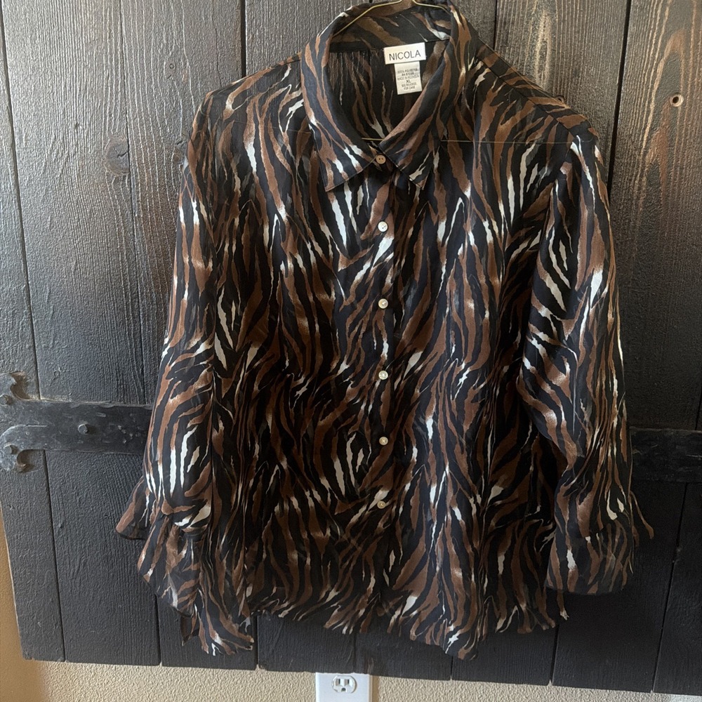 Nicola Animal Print Sheer Blouse Women's Size XL Long Sleeve Button Up Collared